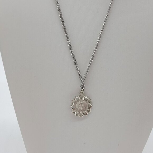 VINTAGE SILVER OUR LADY OF GRACE REGINA MIRACULOUS MEDAL NECKLACE PENDANT - Picture 5 of 7